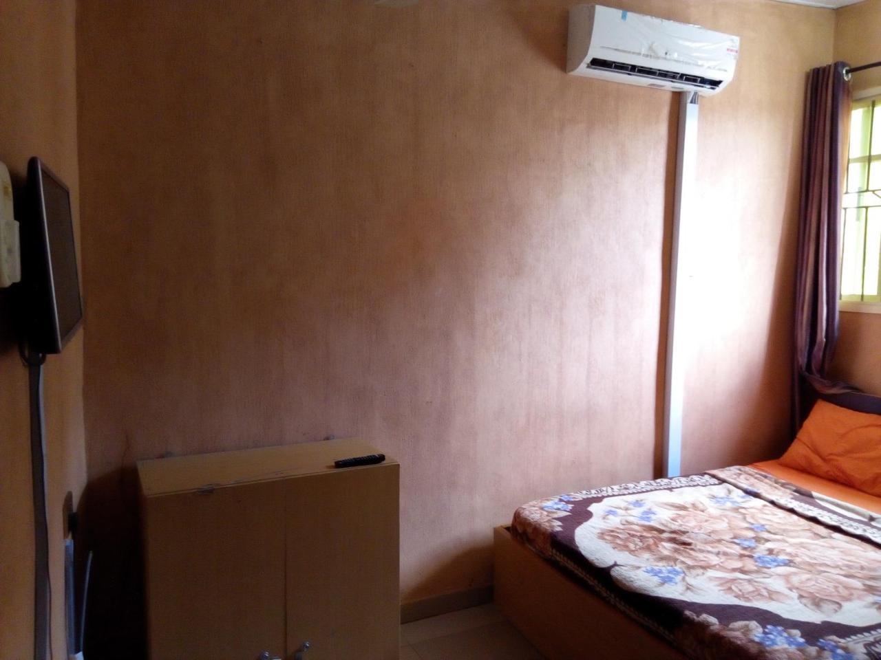 Gen-Preston Hotel And Suites Papalanto Buitenkant foto