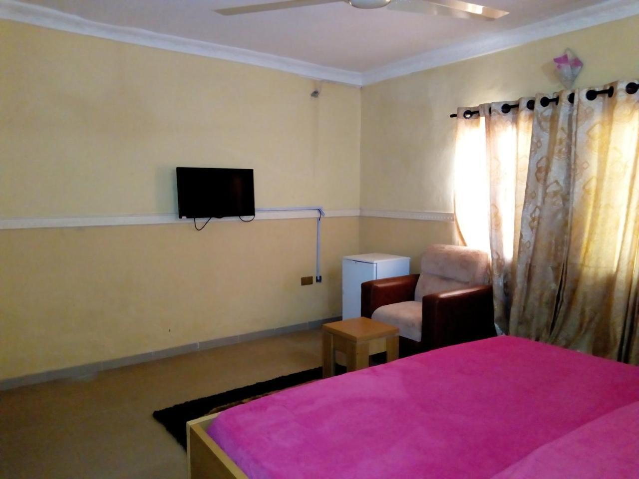Gen-Preston Hotel And Suites Papalanto Buitenkant foto