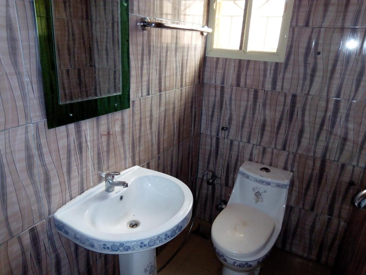 Gen-Preston Hotel And Suites Papalanto Buitenkant foto