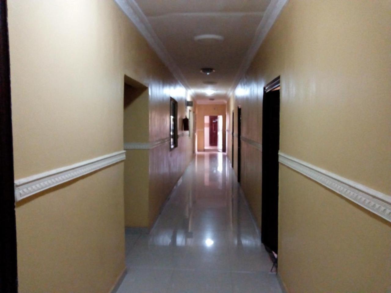 Gen-Preston Hotel And Suites Papalanto Buitenkant foto