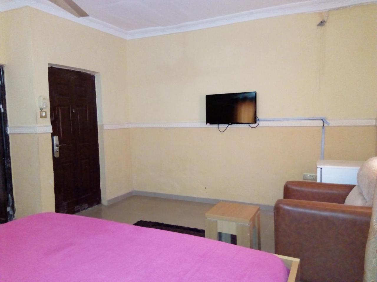 Gen-Preston Hotel And Suites Papalanto Buitenkant foto